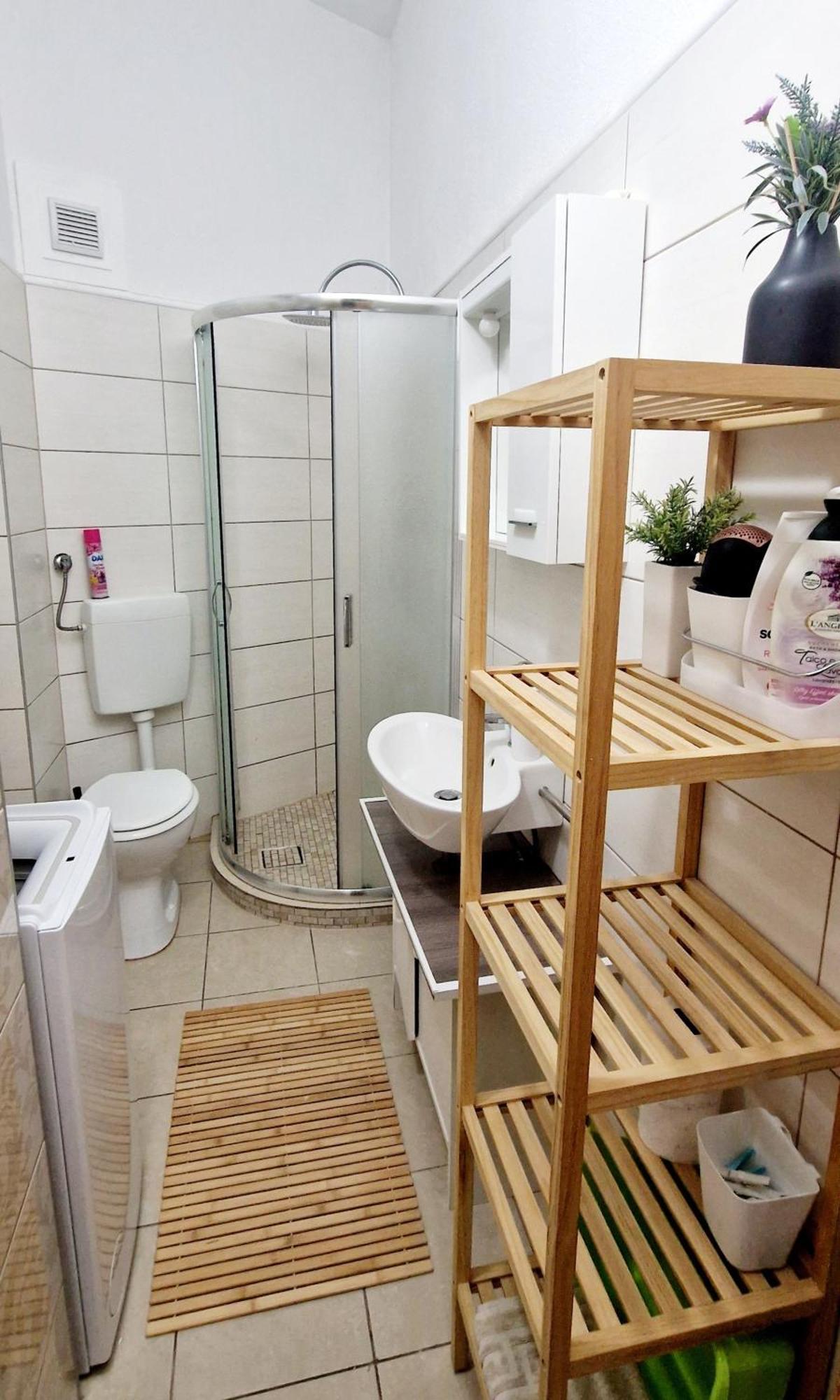 Apartment Megy With Balcony In City Center 茨里克韦尼察 外观 照片