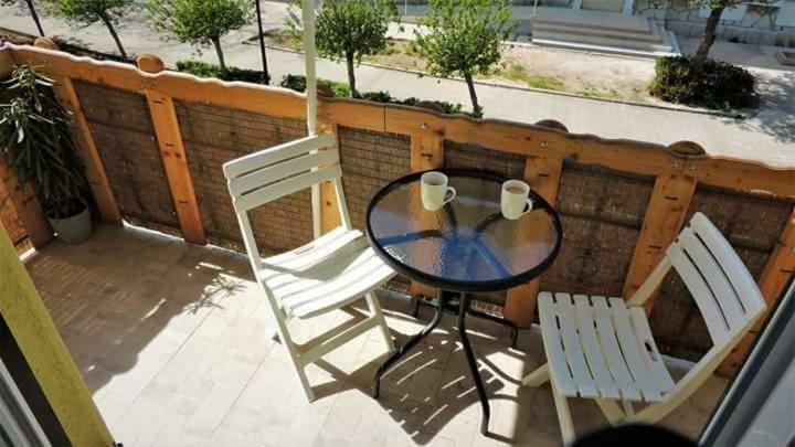 Apartment Megy With Balcony In City Center 茨里克韦尼察 外观 照片